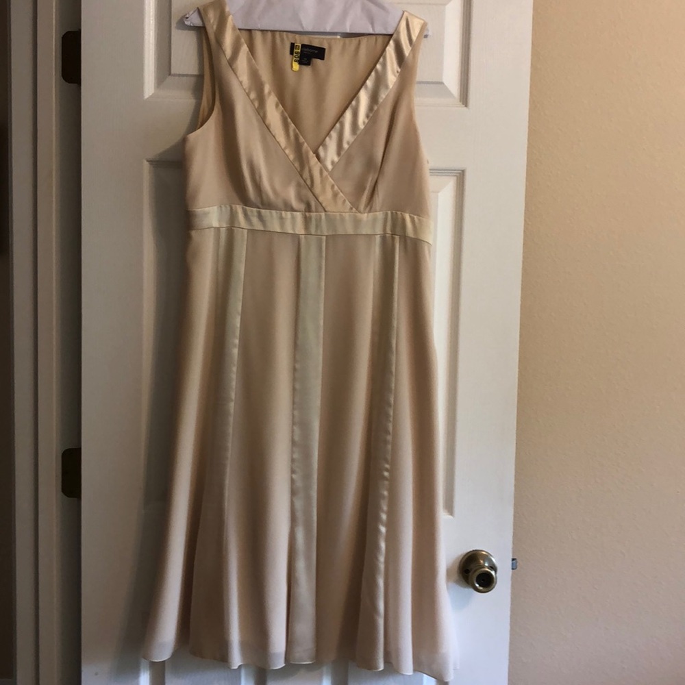 Liz Claiborne V-Neck Size 14 Gold Sleeveless Dress